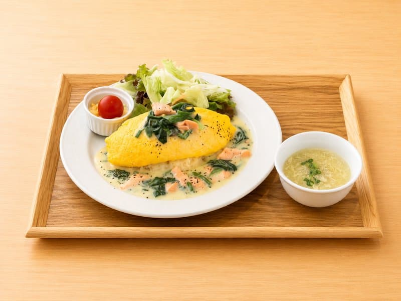 ほうれん草とサーモンのクリームオムライス